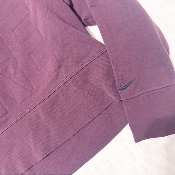 Nike Embossed Versa Crew Pullover Sweatshirt Burgundy Maroon Wine Size Medium - Picture 4 of 5